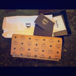 NWT MCM Large Trifold Wallet